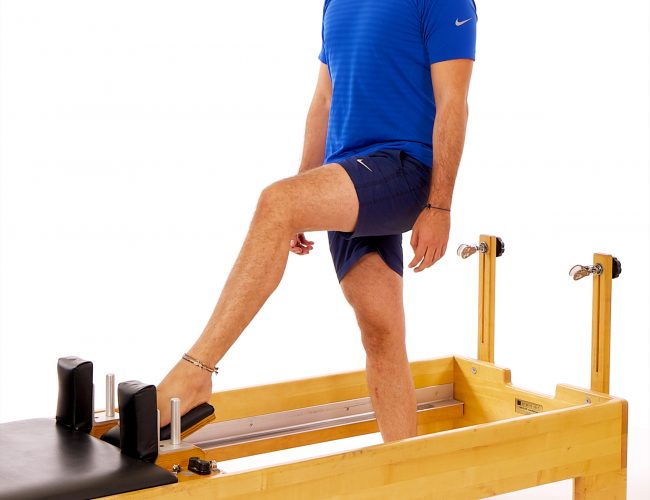 reformer standing leg pull for meniscus exercise